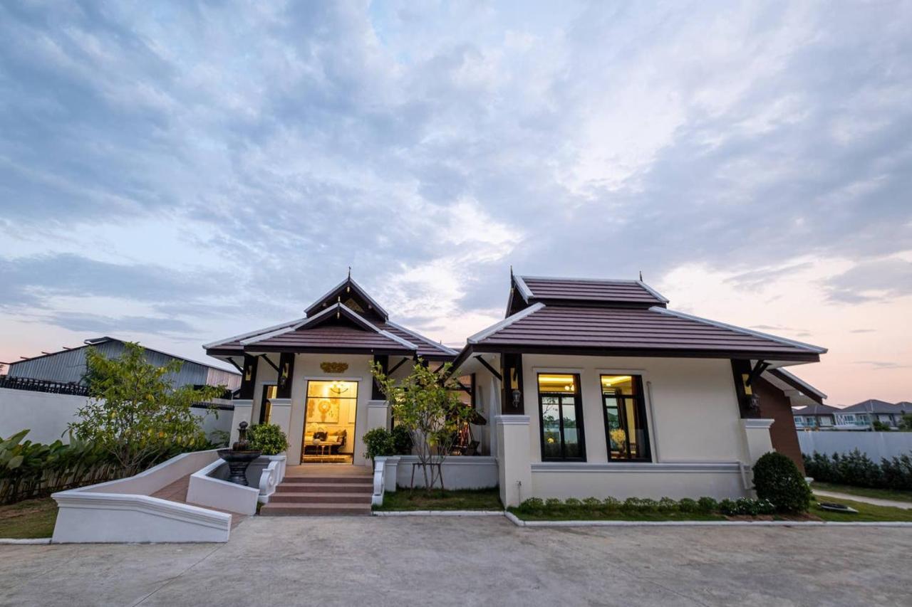 Lanna Kamin Pool Villa Airport Chiang Mai Bagian luar foto